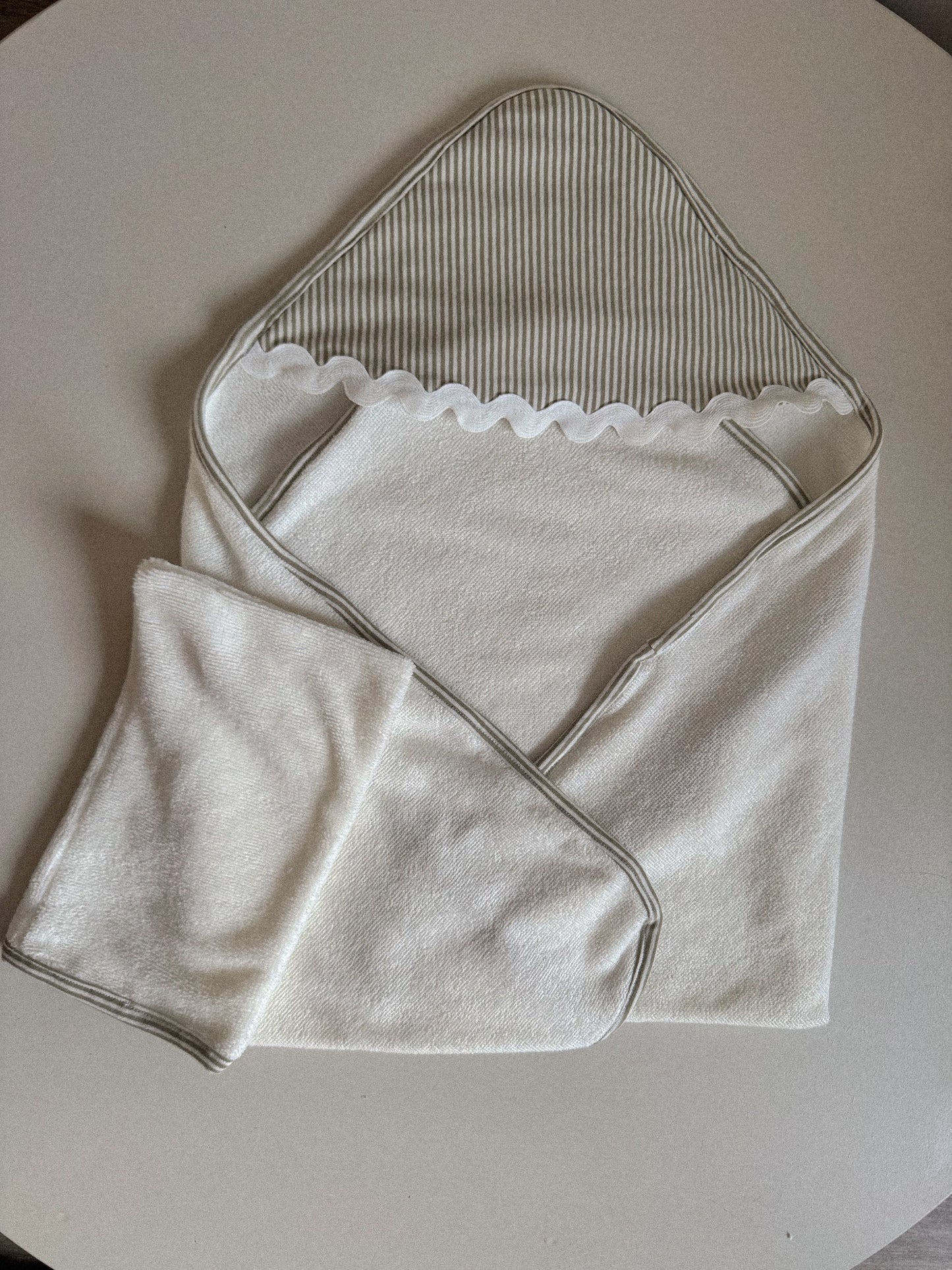 Cape de bain festonnée - beige/ rose/ vert olive