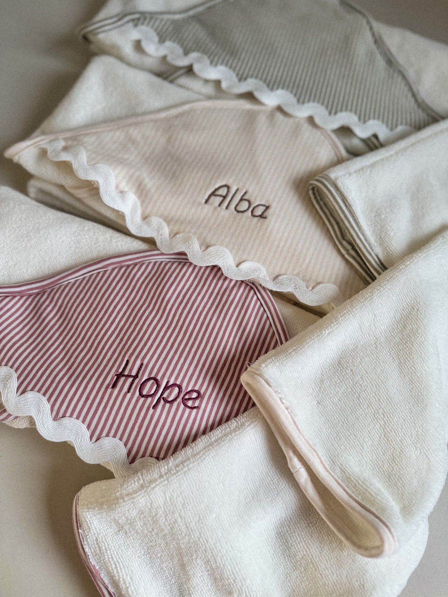 Cape de bain festonnée - beige/ rose/ vert olive